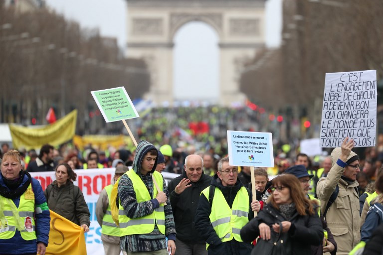 Los “chalecos amarillos” vuelven a las calles en Francia en busca de un nuevo impulso