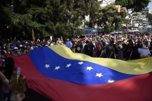 Una mujer muere por un disparo durante protestas en Caracas