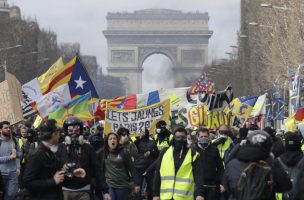 Movilización de chalecos amarillos en Paris termina con una treintena de detenidos