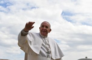 Vaticano aclara polémico video del papa Francisco: evitó que besaran su anillo por higiene