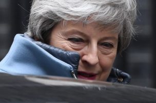 Theresa May pone su cargo a disposición para salvar el acuerdo de Brexit