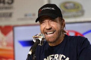 Chuck Norris viajó hasta Chile para protagonizar un comercial de telefonía