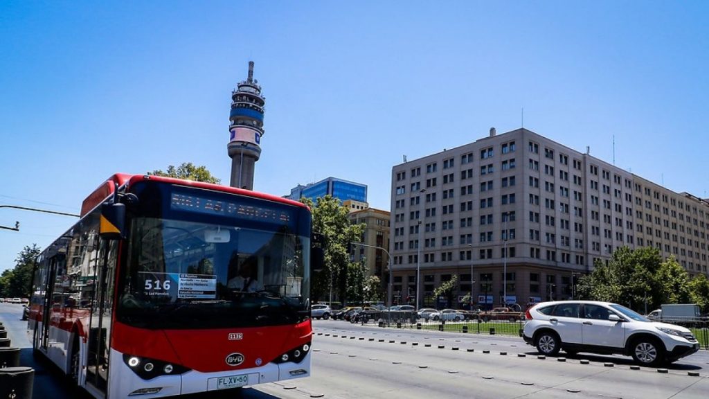 Presidente Piñera rebautizará el Transantiago con nuevo nombre y colores: se llamará “Red”