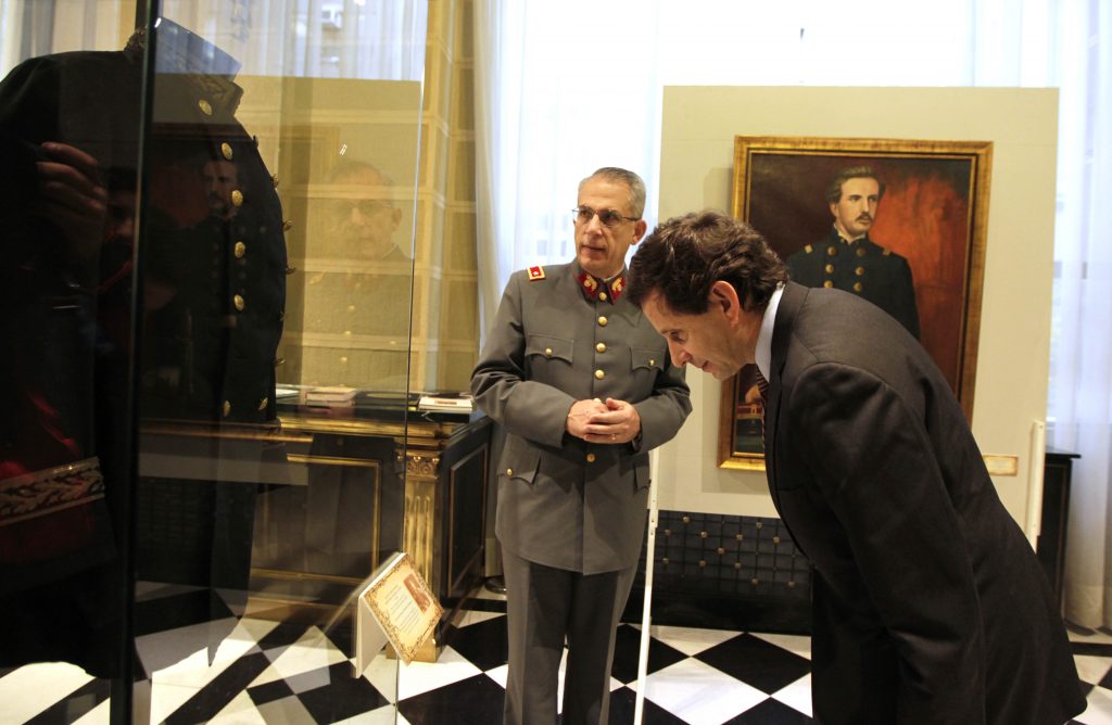 Ministra Rutherford decidirá este lunes si procesa a ex tesorero del Ejército