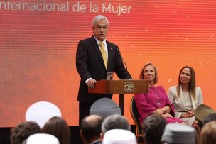 Presidente Piñera anuncia monitoreo con brazaletes para prevenir encuentros con hombres con prohibición de acercamiento