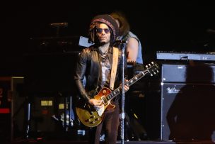 VIDEO: El amargo paso de Lenny Kravitz por el escenario de Lollapalooza Chile