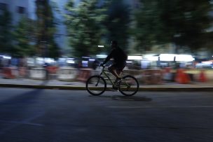 Denuncian a ciclista que se masturbó al frente de una mujer en Providencia