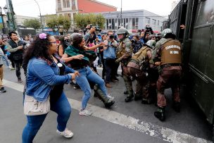 Se producen graves incidentes durante marcha feminista en Valparaíso