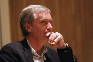 Control de identidad: Kast pide toque de queda para menores de edad