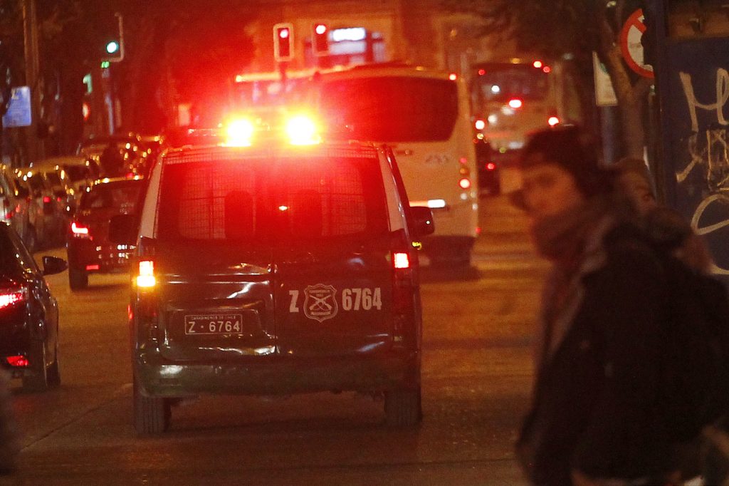 Ex carabinera y familia sufrieron “encerrona” en Ñuñoa: les robaron vehículo