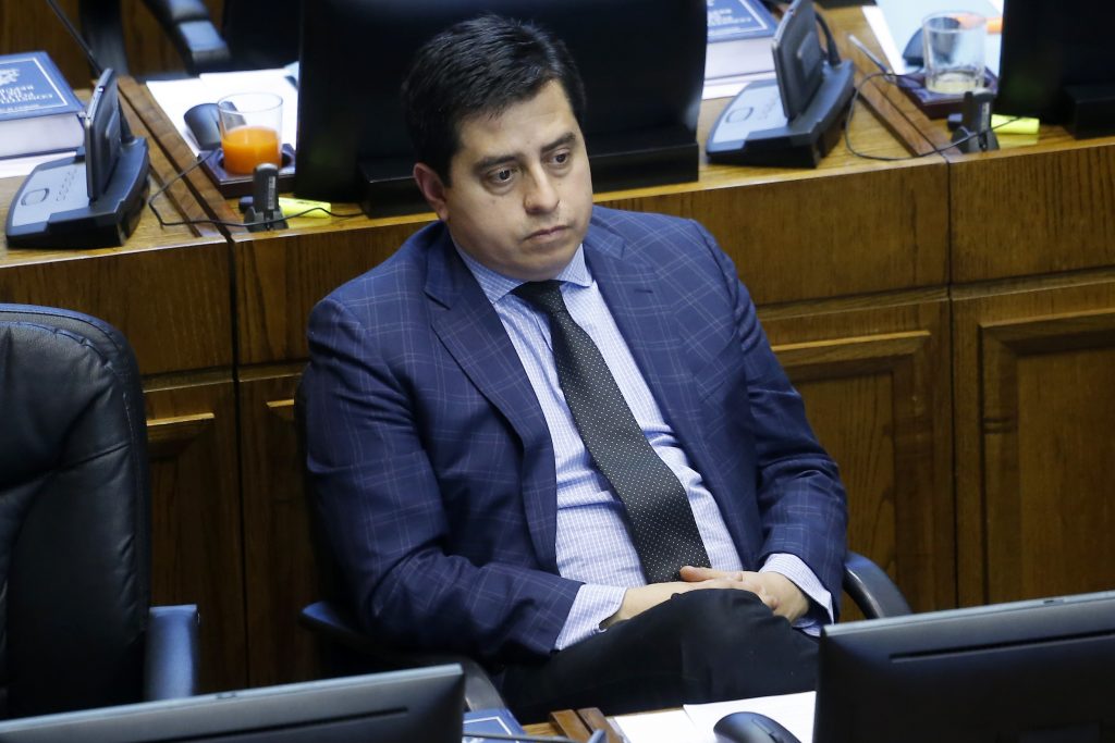 Senador Araya por despidos: “Nuevamente Codelco se desquita con Calama”