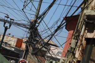 Intendencia anuncia plan de retiro de cables aéreos en desuso en la RM