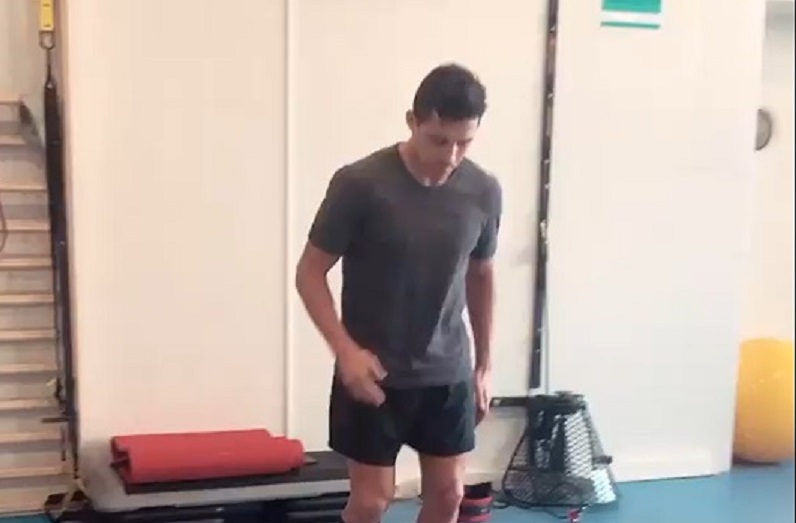 [VIDEO] Así apura Alexis Sánchez su lesión de rodilla para estar en Champions y Copa América