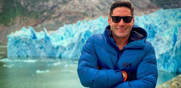 Acusan a “Pancho” Saavedra que se prestó para realizar un lavado de imagen de conocida empresa