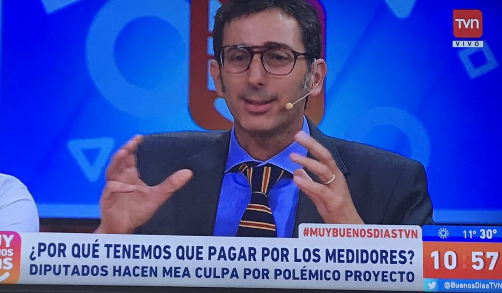 Televidentes no perdonaron que Matías del Río defendiera el cobro de los medidores inteligentes