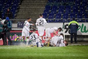 Leverkusen de Aránguiz le ganó al Hannover de Albornoz en medio de la nieve