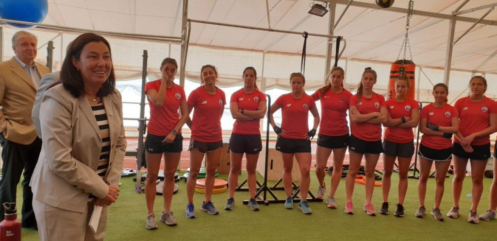 Ministra del Deporte anuncia recinto deportivo para el hockey césped chileno