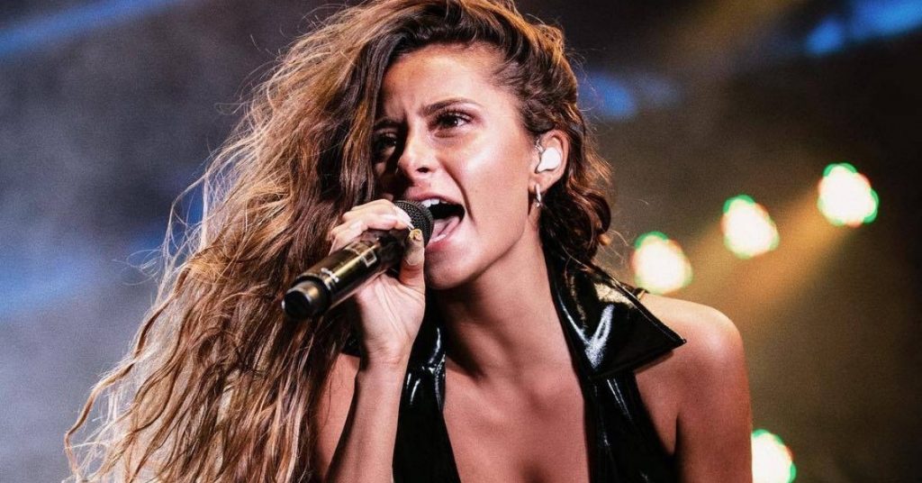 Camila Gallardo impacta con foto en bikini