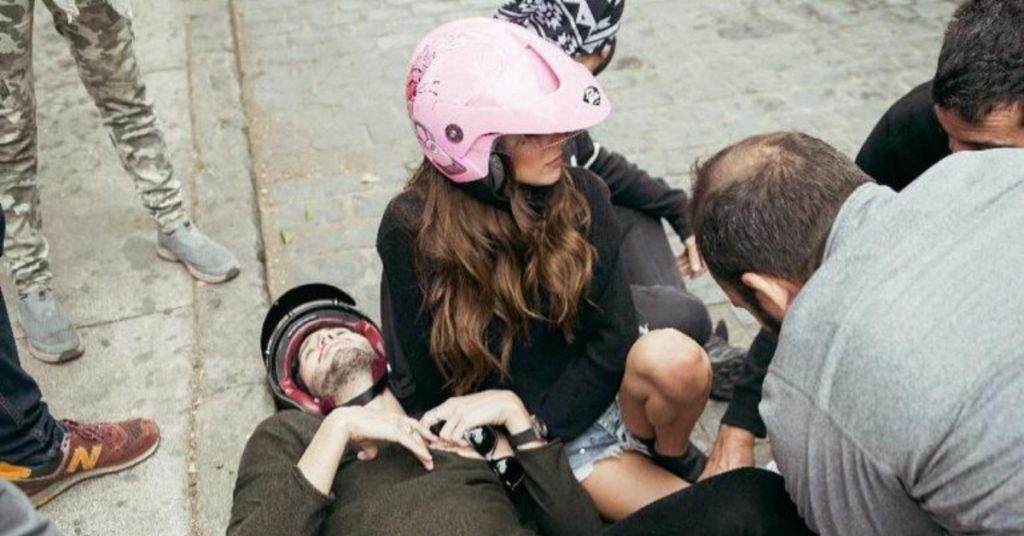 Cantante Sebastián Yatra sufrió accidente en moto junto a Tini Stoessel: pidió perdón en las redes