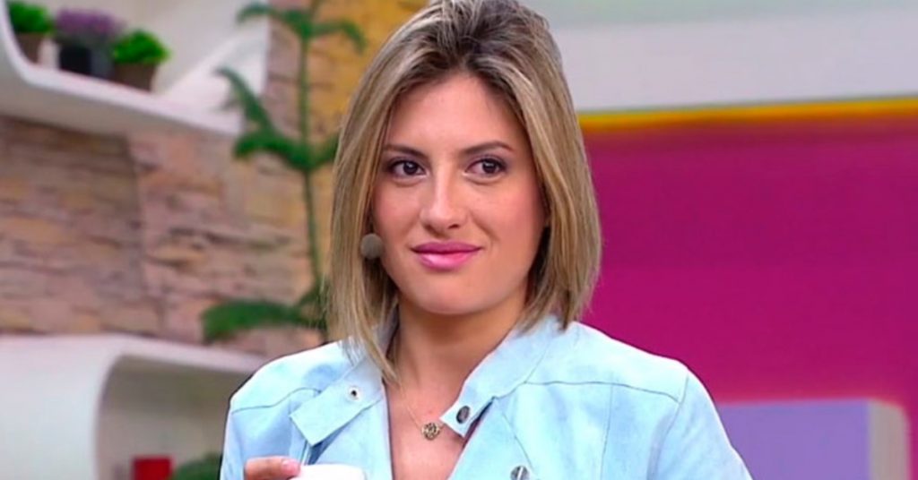 Karen Bejarano se refirió al error ortográfico de su disco musical: “Nunca había leído el tríptico”