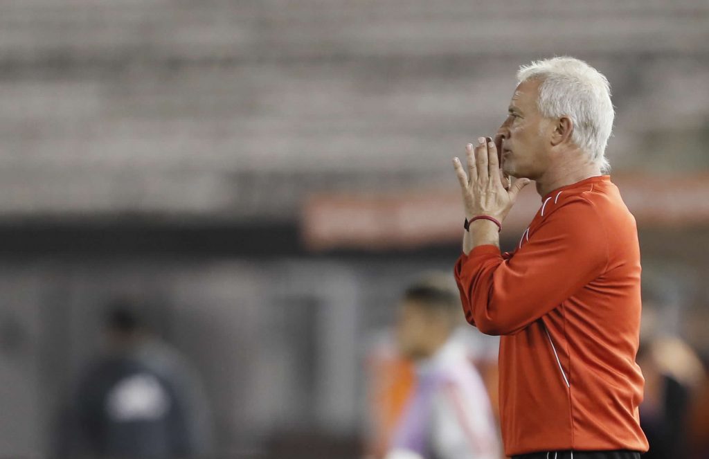 Ivo Basay no quedó contento con el empate: “Con sabor a victoria, para nada”