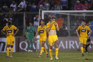 Rival de Universidad Católica en Copa Libertadores despide a su entrenador