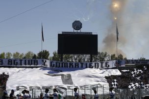 Esteban Paredes y el homenaje de los hinchas de Colo Colo: 