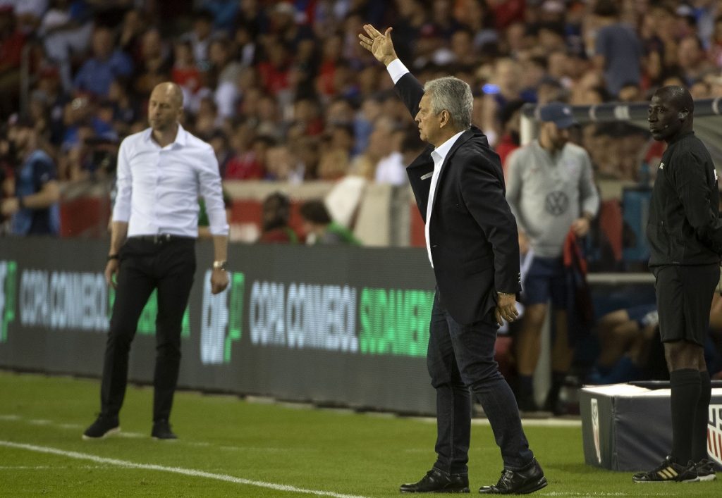 Reinaldo Rueda aclara el tema del recambio: “No sé por qué dicen que me piso la cola o que cambié el verso”
