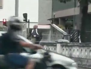 ¿Ya no se siente un rehén en Santos? Sampaoli fue captado paseando en bicicleta por las calles de Brasil