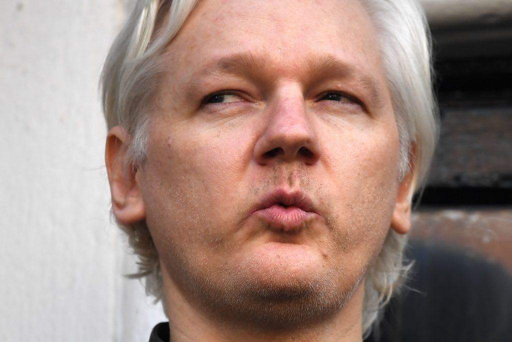 WikiLeaks denuncia “extorsión” por fotos y videos de Assange