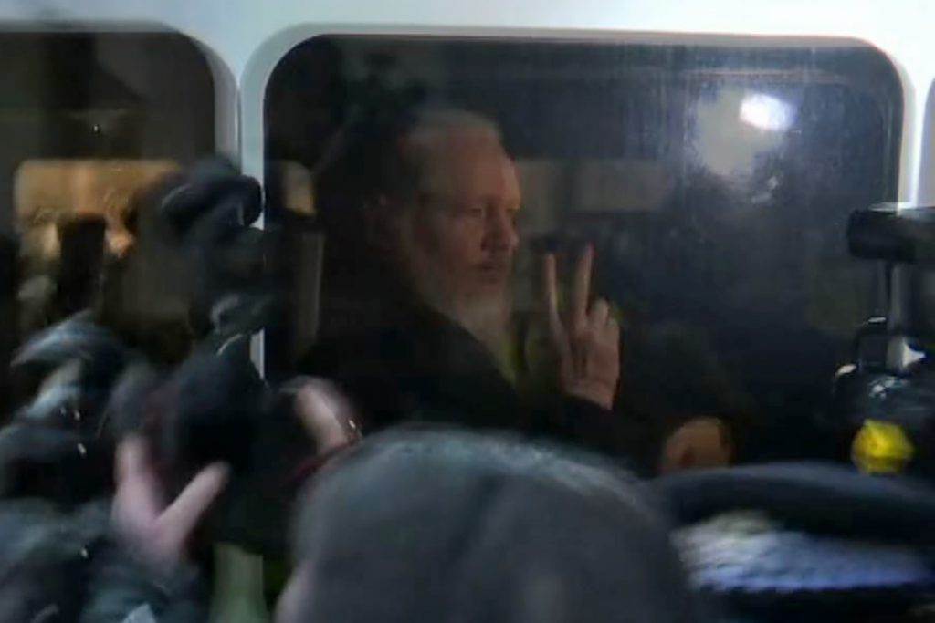 Abogados de Assange presentan demanda por “extorsión” ante tribunal español