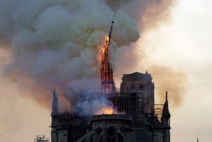 Comienzan labores para limpiar el plomo en los alrededores de Notre Dame de París