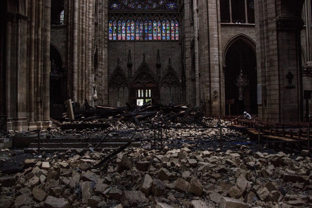 Los últimos cuadros de Notre Dame serán retirados y almacenados este viernes