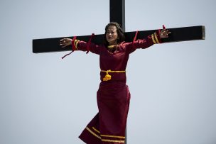 Crudas imágenes: Con azotes y crucifixiones viven viernes santo en Filipinas