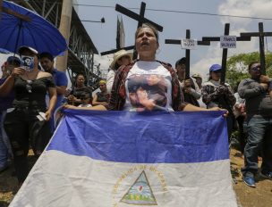 Policía dispersa con violencia protesta opositora tras procesión católica en Nicaragua