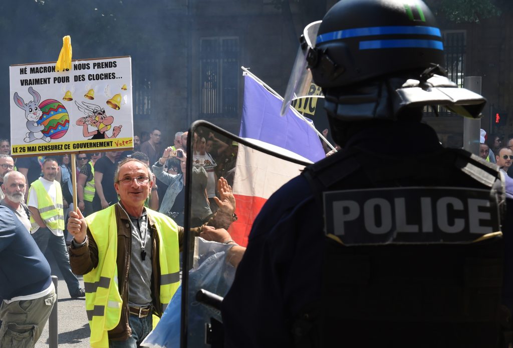 “Bien valemos una catedral”: Tensión en París en nueva protesta de “chalecos amarillos”
