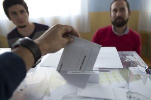 España vota con el socialista Sánchez favorito y la extrema derecha al acecho