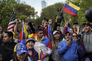 [VIDEO] Juan Guaidó llama a mantener protestas el miércoles tras alzamiento contra Maduro