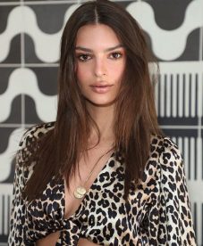 Emily Ratajkowski sorprende con radical cambio de look