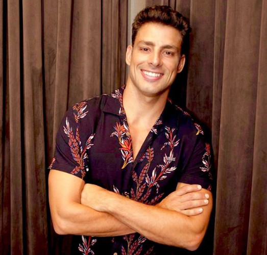 Jorgito de “Avenida Brasil” saca suspiros al publicar una foto con polera mojada