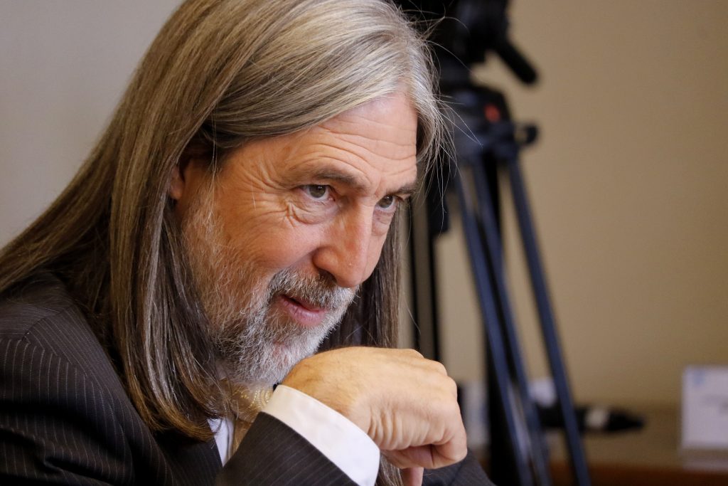 Senador Letelier: Hay muchas personas que les gustaría “matarme políticamente”