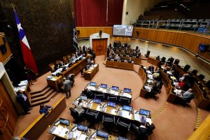 Senado evalúa rebajar el sueldo del secretario de la sala: gana más de $16 millones