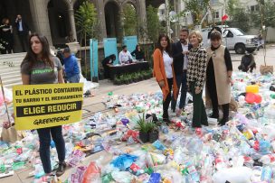 Providencia prohíbe los cubiertos de plásticos en la comuna