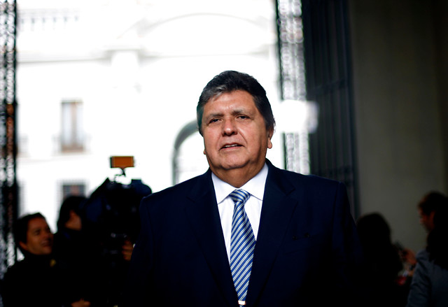 Expresidente peruano Alan García se disparó cuando iba ser detenido y es internado en un hospital
