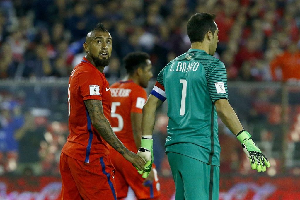 ¿Lo hará a propósito? Arturo Vidal le manda un cariñoso saludo al viejo rival de Claudio Bravo