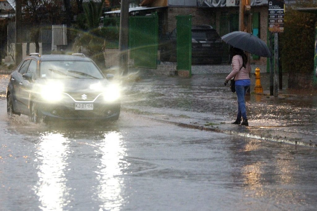 Emiten alerta por precipitaciones en la zona central del país para este miércoles
