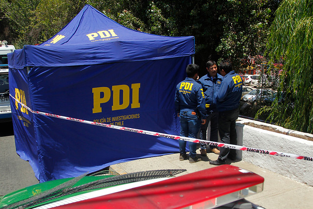 Padre entrega a hijo de 19 años que llegó con un brazo cortado en su mochila