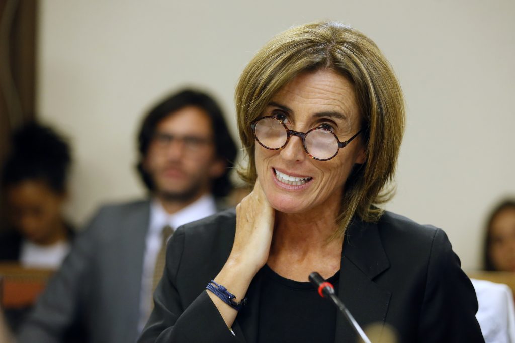Ministra Cubillos por liceos mixtos: “El mundo va también hacia allá”
