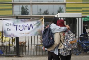 Alumnas se toman una facultad de la Universidad de Chile en protesta por presuntos casos de acoso