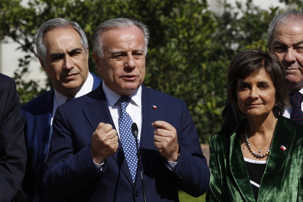 Santelices: “No habrá pacientes que esperen más de dos años en listas de espera”